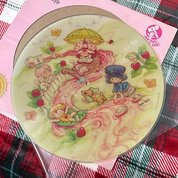 Limited edition Collectors Series Strawberry Shortcake picture Vinyl - Picture 4 of 4
